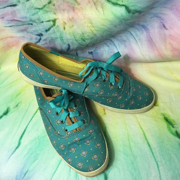 Keds classic canvas sneakers. Sz 8.5 - Picture 2 of 4